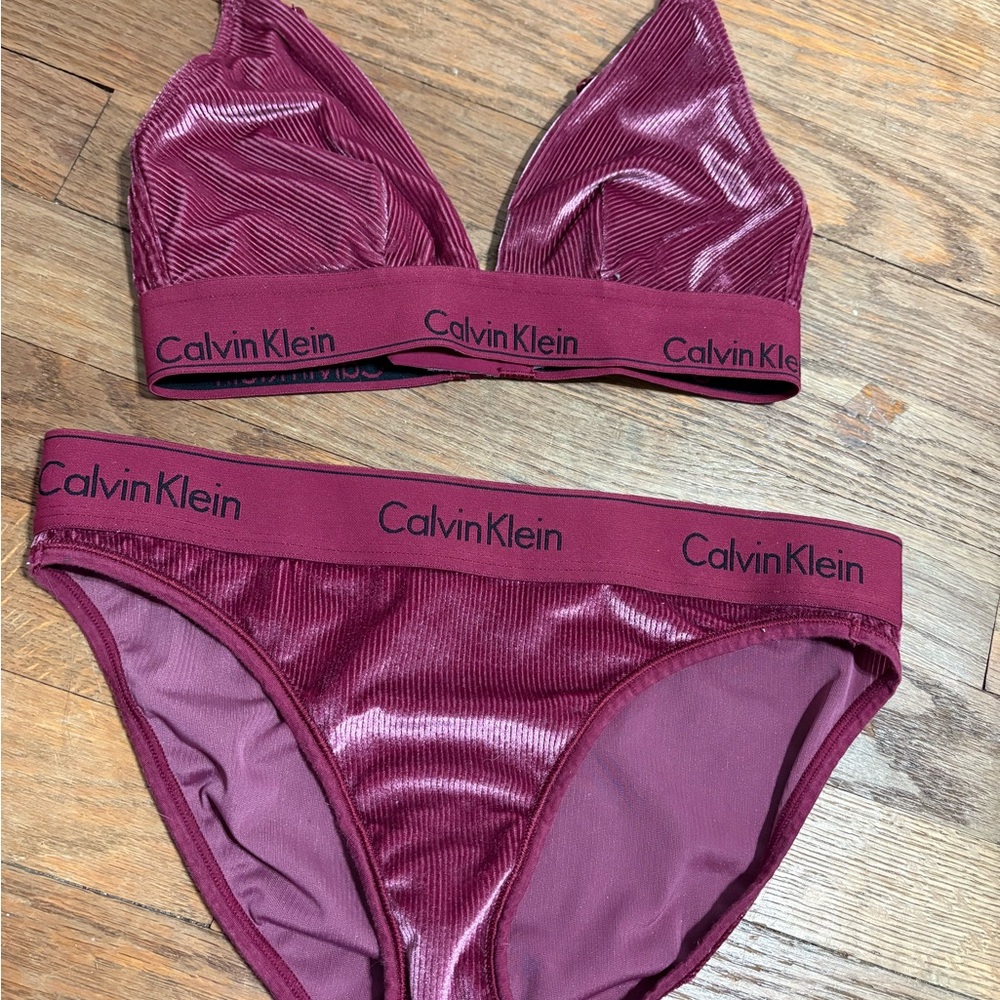 Calvin Klein Deep Red Intimate Set